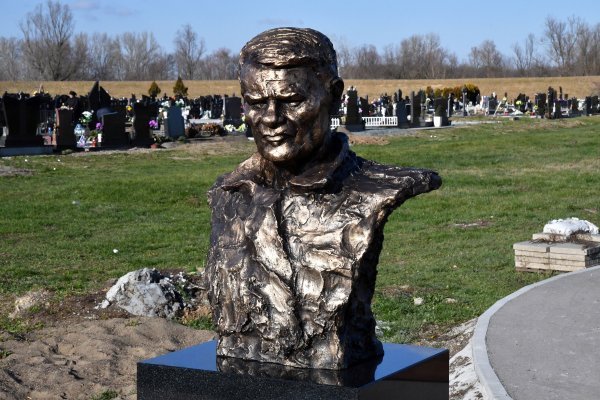 Donja Mahala: Otkrivanje poprsja Ive Gregurevića i polaganje vijenca povodom godišnjice smrti