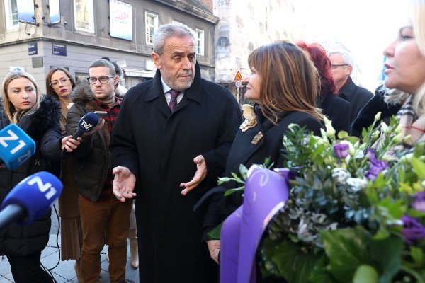 Zagreb: Bandić položio vijenac kod spomenika Nikoli Tesli u Masarykovoj
