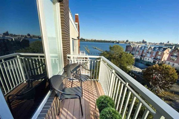 Luksuzan dom plus size ljepotice Iskre Lawrence