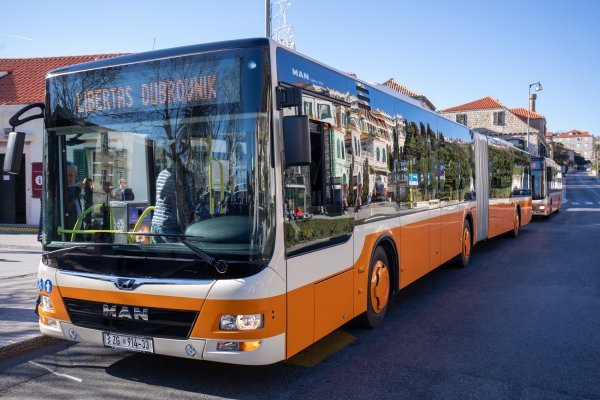 Prva vožnja tri nova Libertasova gradska autobusa
