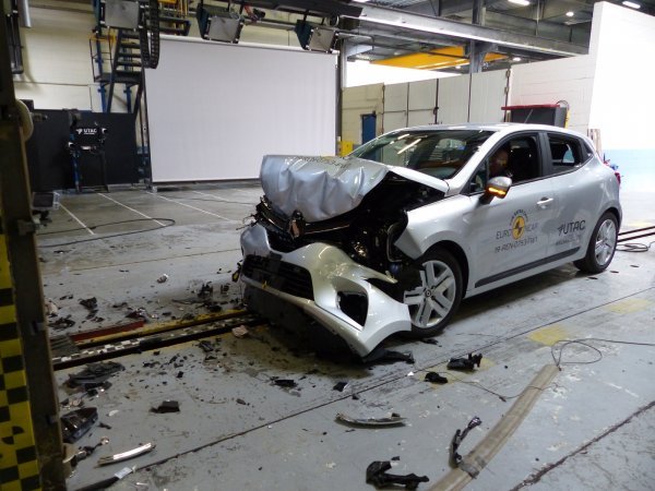 Renault Clio - Frontal Full Width test 2019 - nakon sudara