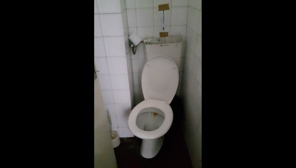 WC u HZMO-u Snimio: Čitatelj