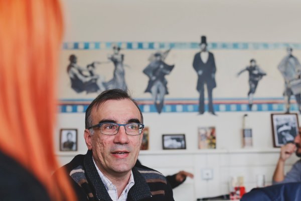 Družim se s ekipom s fakulteta, posla ili s košarke i kvizova