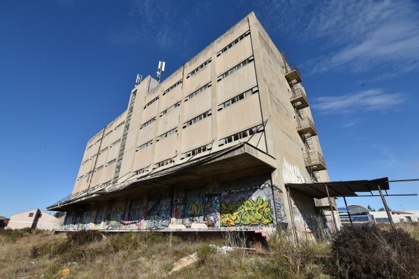 Zadar: Mlađa ženska osoba jutros prijetila samoubojstvom sa zgrade silosa Tvornice kruha