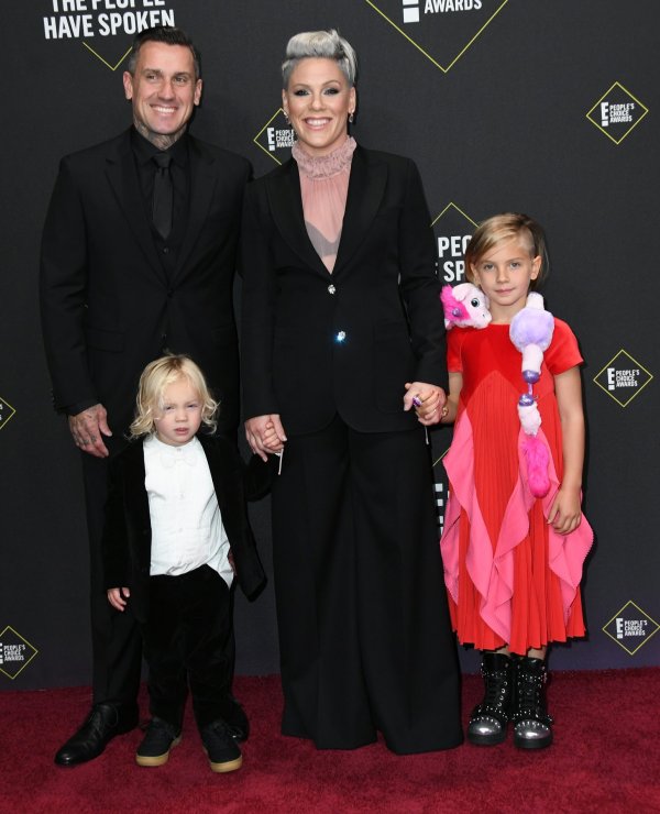 Pink sa suprugom Careyjem i dječicom