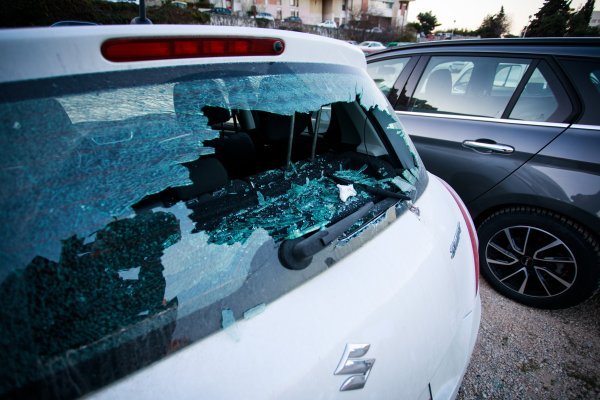Oštećeni automobili u Splitu