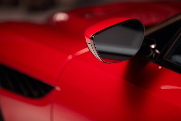 Aston Martin i Gentex - hibridno ogledalo s kamerom