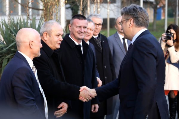 Predsjednik Vlade Andrej Plenković u posjeti tvrtki Đuro Đaković