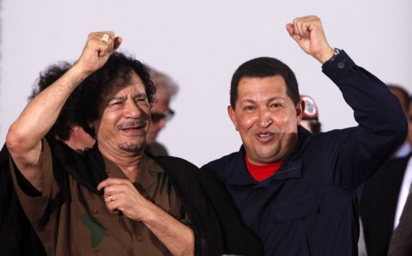 Muamer Gadafi i Hugo Chavez