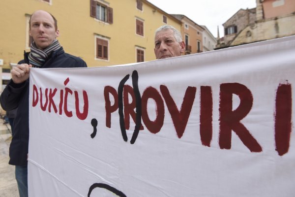 Zadar: Prosvjed "Pošto žensko zdravlje" na Narodnom trgu