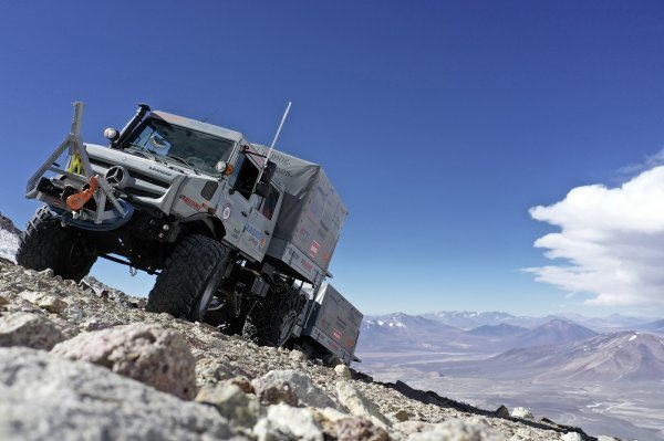 Mercedes-Benz Unimog U 5023 na Ojos de Salado u Čileu