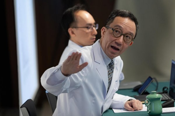Profesor Gabriel Leung
