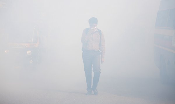 Smog u indijskom megalopolisu Mumbaiju uobičajena je pojava