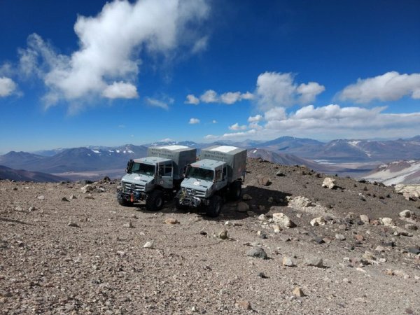 Mercedes-Benz Unimog U 5023 na Ojos de Salado na 6694 m/nm