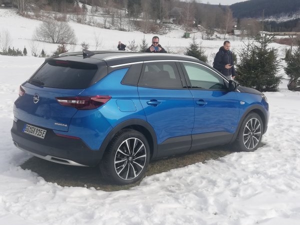 Opel Grandland X Hybrid4