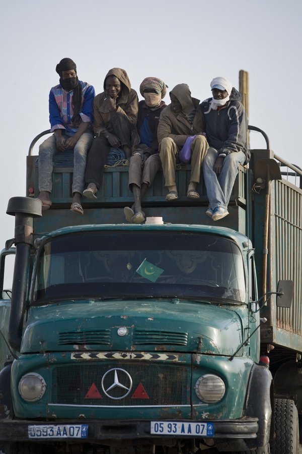  Doslovno ništa pod znakom Mercedes-Benza u Africi ne završava na otpadu. Ovo je primjer novijeg voznog parka u Mauretaniji