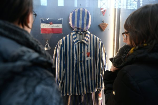 Ako tebe zaboravim - Holokaust u Hrvatskoj 1941. - 1945. / zadnje odredište Auschwitz.