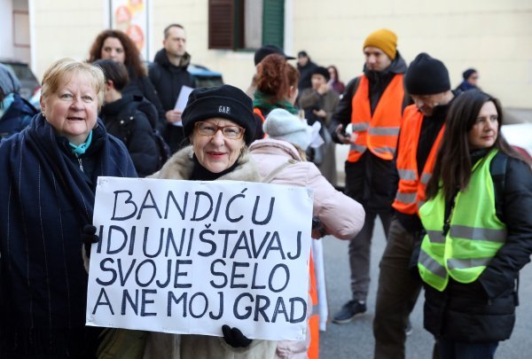 Prosvjed protiv izmjena GUP-a ispred zagrebačke skupštine