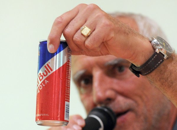 Dietrich Mateschitz s limenkom Red Bulla
