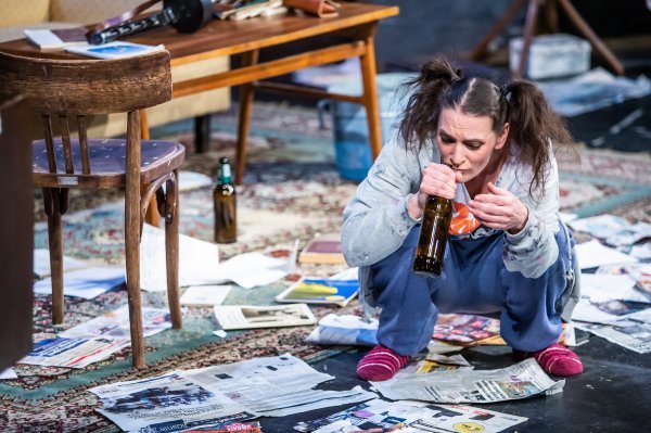 U HNK premijerno izvedena komedija 'Žene u crvenom'