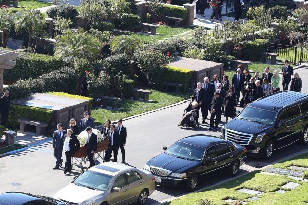 Sprovod Kirka Douglasa u Los Angelesu