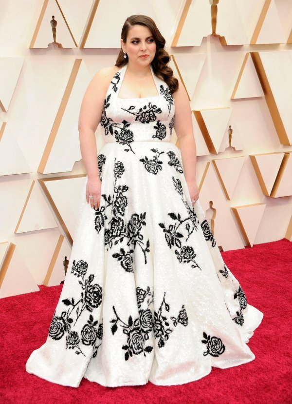 Beanie Feldstein u haljini Miu Miu