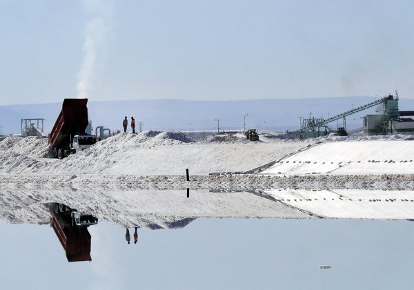 Bazeni danas pokrivaju 80 četvornih kilometara površine pustinje Atacama u odnosu na 20 četvornih kilometara dva desetljeća ranije