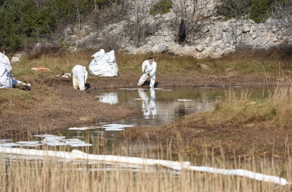 Radovi na sanaciji onečišćenog područja rijeke Zrmanje