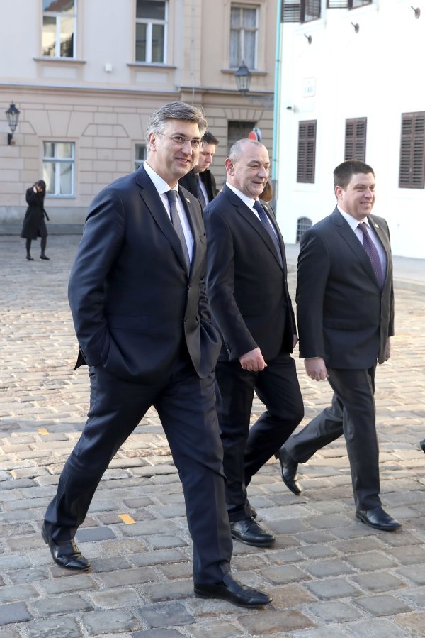 Plenković s ministrima dolazi u Banske dvore