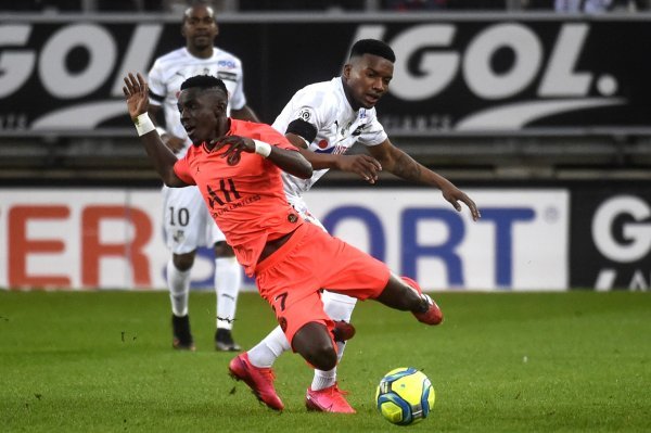 Amiens (Sehrou Guirassy) - PSG (Idrissa Gueye)
