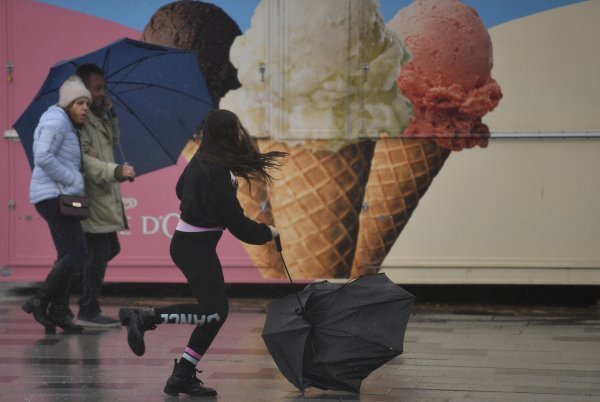 Oluja Denis stigla do obale Velike Britanije