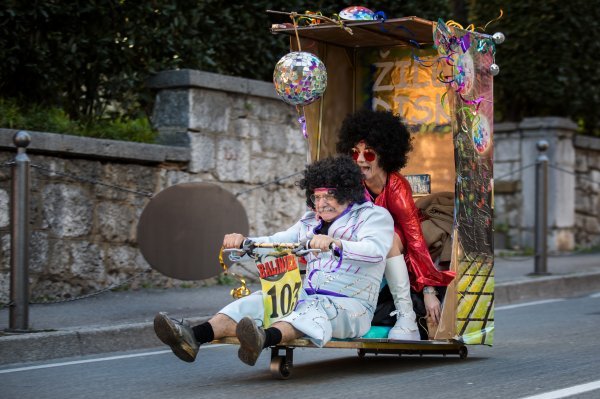 Opatija: Balinjerada, uzbudljiva utrka maškara na vozilima s kugličnim ležajevima