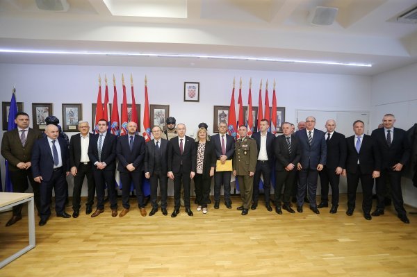 U MORH-u potpisani ugovori o nabavi vojne opreme za OS RH