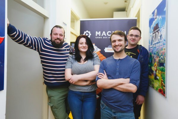 Lovro Nola uz svoj Machina team