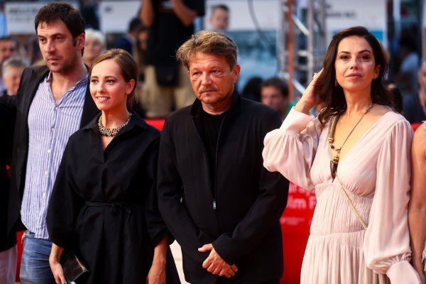 Ekipa kultne serije 'Senke nad Balkanom' na premijeri u Sarajevu: Goran Bogdan, Jovana Stojiljković, Dragan Bjelogrlić, Nataša Ninković