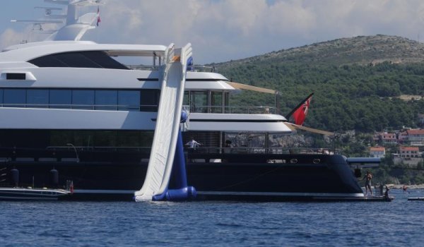 Hvar, megajahte u akvatoriju Paklenih otoka (1)