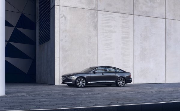 Volvo S90 Recharge T8 plug-in hybrid