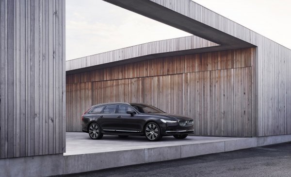 Volvo V90 Recharge T8 plug-in hybrid