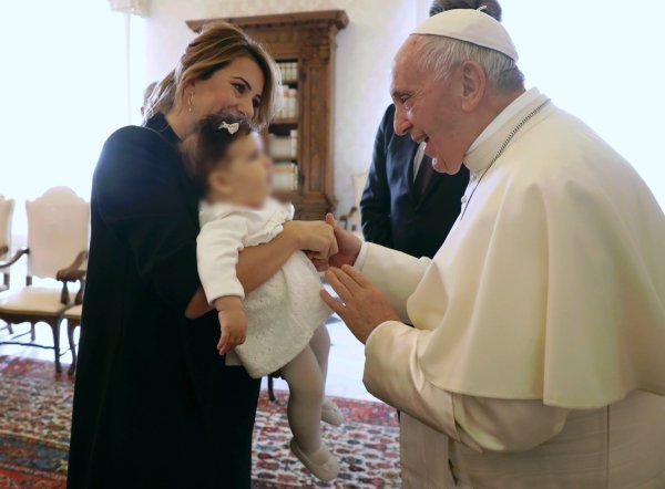 Ana Maslać Plenković i Andrej Plenković s djecom i papom Franjom