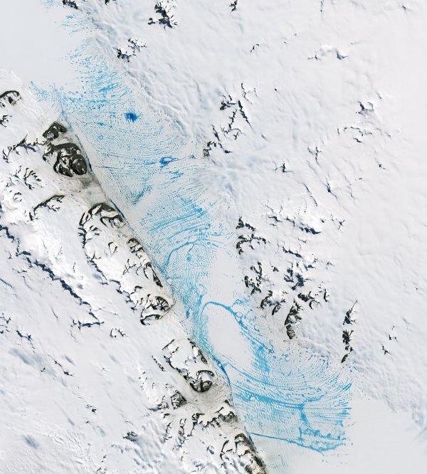 Ledena ploča Georgea VI.: Čak i na hladnoj Antarktici ljetna toplina može led pretvoriti u vodu