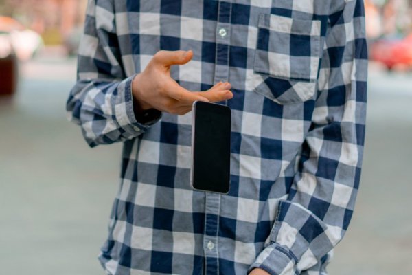 Čak 38 posto oštećenja događa se jer telefon vlasnicima jednostavno ispadne iz ruku, najčešće dok ga se vadi iz džepa