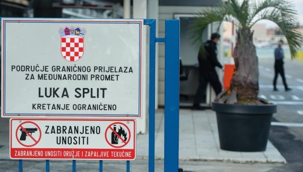 Trajekt iz Italije uplovio u Split s posebnim mjerama zaštite od koronavirusa