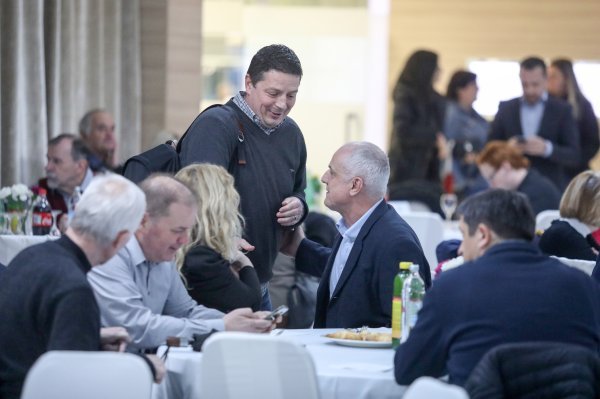 Gastro Globus parkiranje sastanak