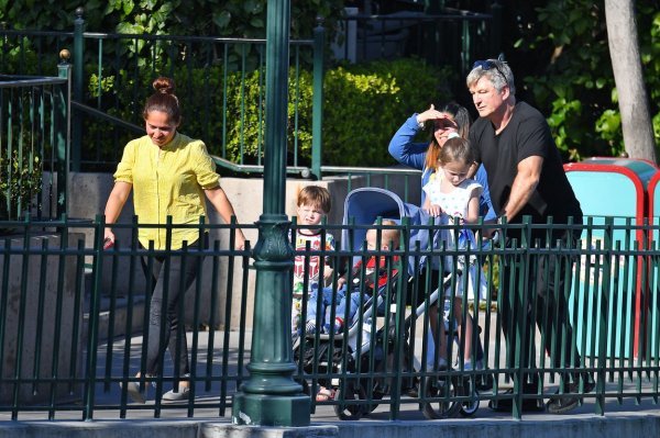 Alec Baldwin s djecom