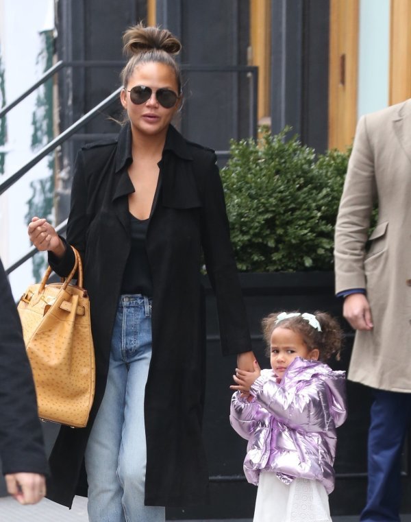 Chrissy Teigen s kćerkicom