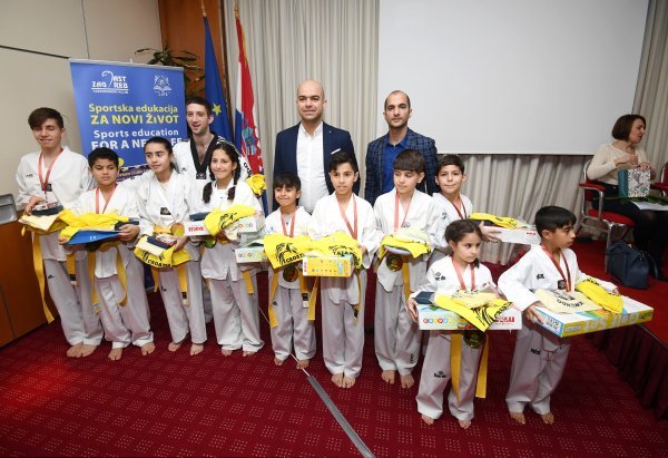 Predstavljen je projekt Sportska edukacija za novi život azilanata