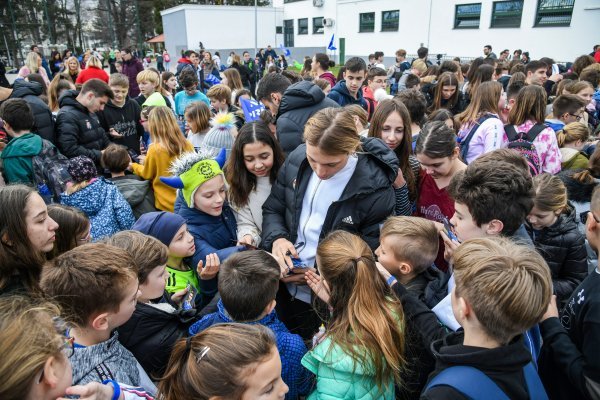 Dinamovci se družili s djecom