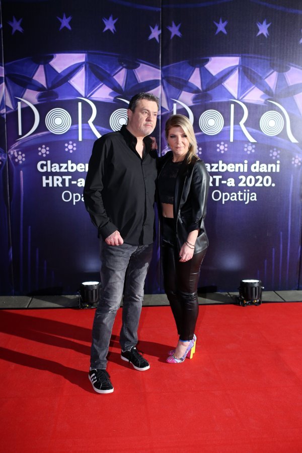 Dolazak uzvanika i izvođača na Doru