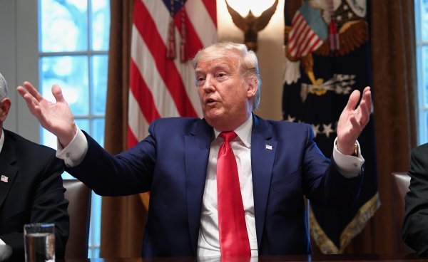 Donald Trump o koronavirusu
