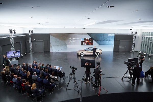 BMW Concept i4, Adrian van Hooydonk, šef dizajna BMW Group-e